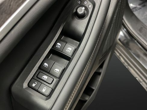 Used 2023 Jeep Grand Cherokee L Limited AWD/4WD image 22