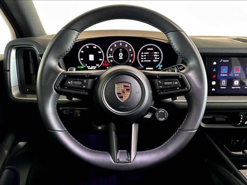 Used 2026 Porsche Cayenne AWD/4WD image 18