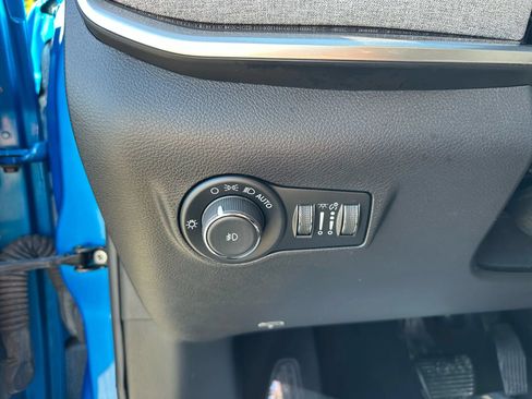 Used 2022 Jeep Compass Latitude FWD image 19