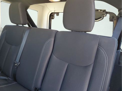 Used 2018 Jeep Wrangler Unlimited Sahara image 36