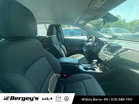 Used 2021 Chevrolet Malibu RS FWD image 17