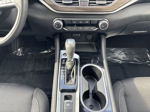Used 2024 Nissan Altima 2.5 SV AWD/4WD image 21