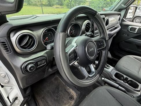 Used 2018 Jeep Wrangler Unlimited Sahara w/ Cold Weather Group AWD/4WD image 10