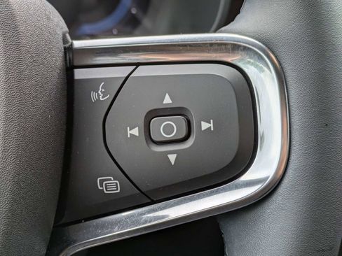 Used 2023 Volvo XC40 Recharge Core image 34