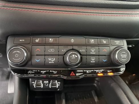 Used 2025 Dodge Durango GT AWD/4WD image 34