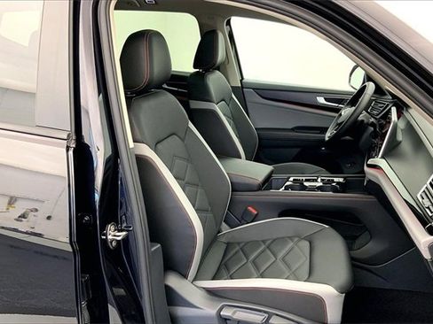 Certified 2025 Volkswagen Atlas Peak Edition SE image 7