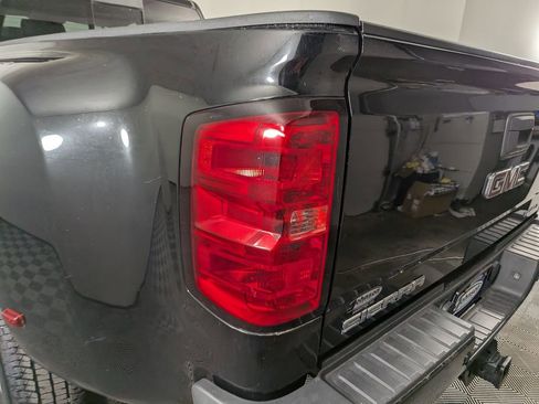 Used 2018 GMC Sierra 3500 Denali w/ Duramax Plus Package image 12