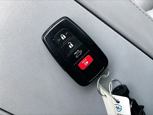 Used 2022 Toyota Highlander Limited FWD image 15