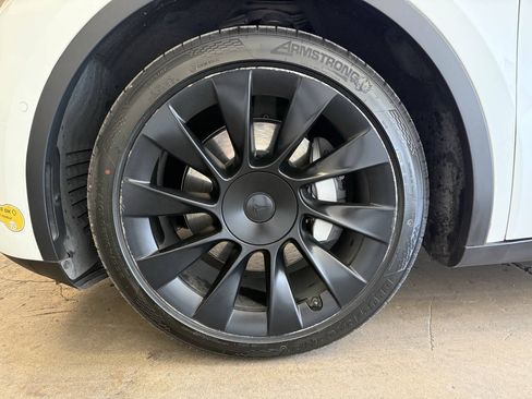 Used 2021 Tesla Model Y Long Range AWD/4WD image 23