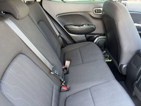 Used 2023 Hyundai Venue SE FWD image 12