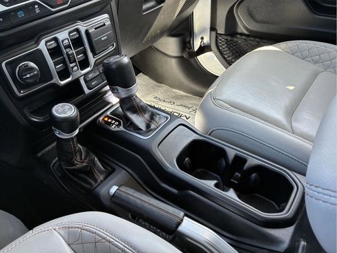 Used 2023 Jeep Wrangler Unlimited Sahara AWD/4WD image 27