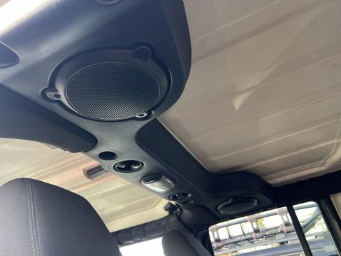 Used 2011 Jeep Wrangler Unlimited Sahara image 29