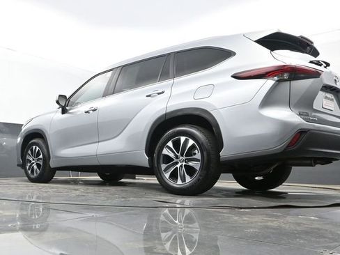 Used 2025 Toyota Highlander XLE image 26