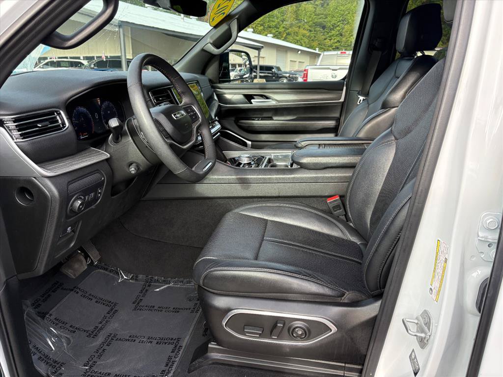 Used 2024 Jeep Wagoneer Series III AWD/4WD image 17