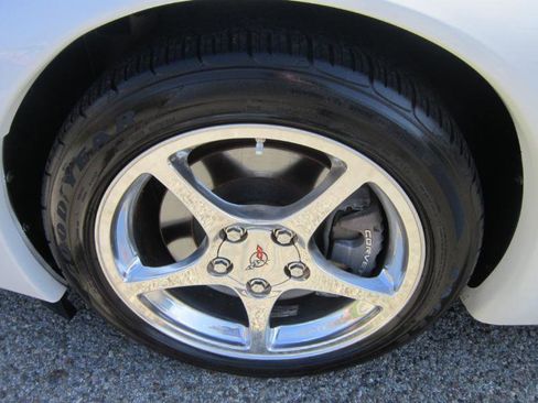 Used 2000 Chevrolet Corvette Convertible w/ Memory Pkg image 40