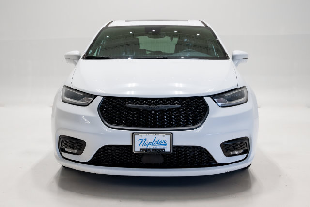 Used 2022 Chrysler Pacifica Limited w/ Uconnect Theater Family Group FWD image 4