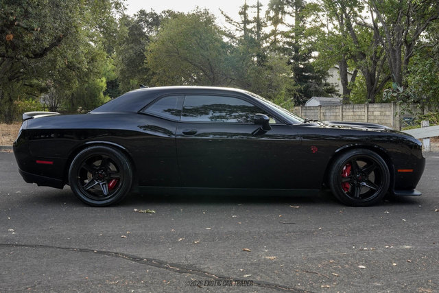 Used 2016 Dodge Challenger SRT Hellcat RWD image 9