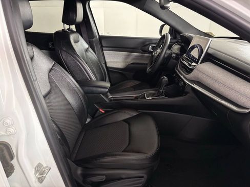 Used 2024 Jeep Compass Latitude image 41