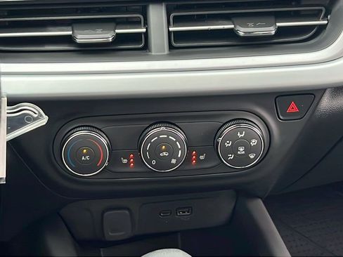 Used 2024 Chevrolet Trax RS w/ Driver Confidence Package image 23