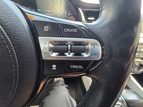 Used 2017 Kia Cadenza Limited FWD image 15