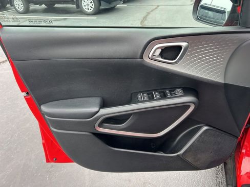 Used 2020 Kia Soul LX image 3