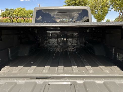 Used 2023 Jeep Gladiator Overland AWD/4WD image 32