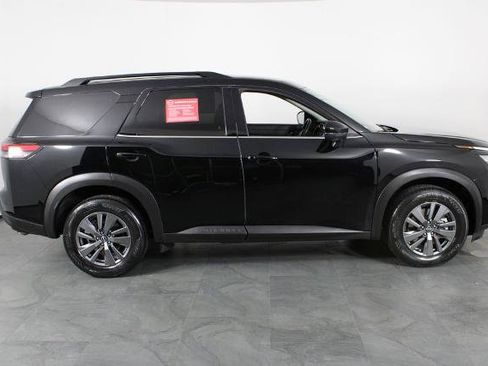 Certified 2025 Nissan Pathfinder SV AWD/4WD image 12