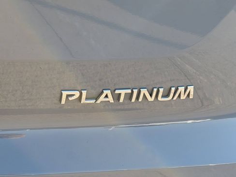 Used 2024 Nissan Pathfinder Platinum FWD image 8