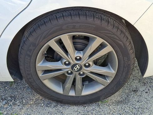 Used 2017 Hyundai Elantra SE FWD image 8