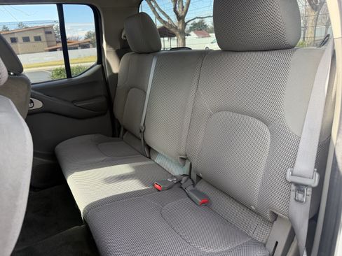 Used 2010 Nissan Frontier SE RWD image 18