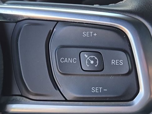 Used 2020 Jeep Wrangler Unlimited Sahara w/ Safety Group AWD/4WD image 27