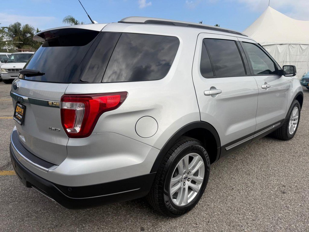 Used 2018 Ford Explorer XLT w/ Equipment Group 201A AWD/4WD image 6