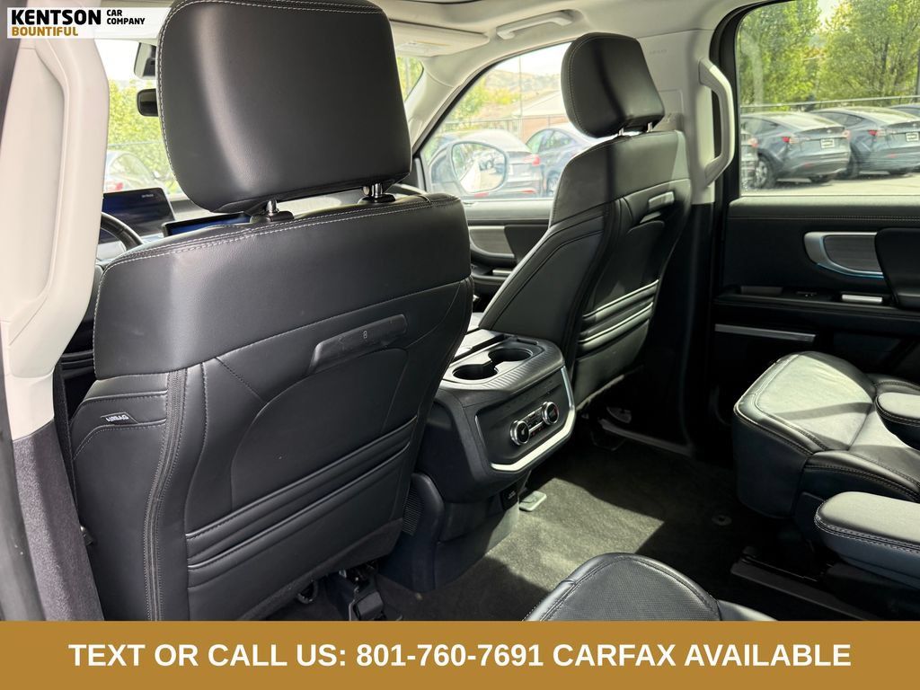 Used 2025 Ford Expedition Max Platinum AWD/4WD image 32