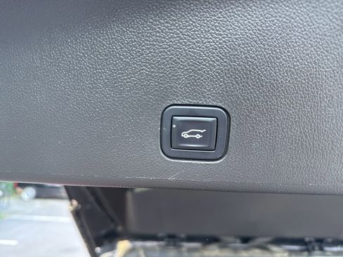 Used 2012 Cadillac SRX Luxury image 10