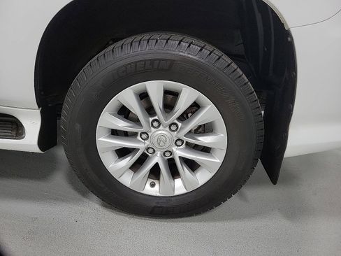 Used 2018 Lexus GX 460 image 8