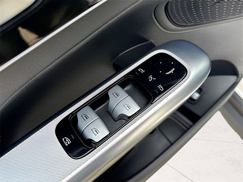 Certified 2025 Mercedes-Benz GLC 300 4MATIC image 13