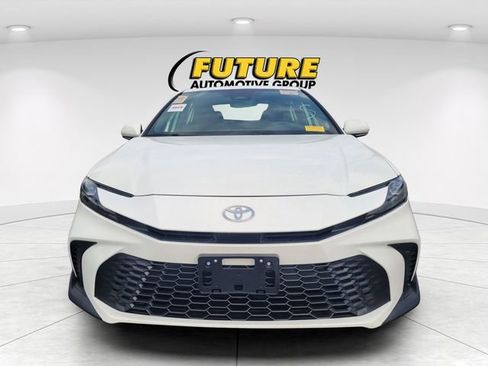 Used 2025 Toyota Camry SE image 2