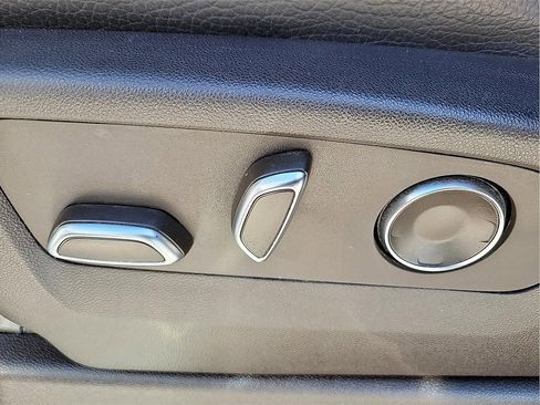 Used 2023 GMC Yukon Denali image 15