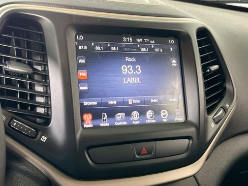 Used 2017 Jeep Cherokee Limited w/ Luxury Group AWD/4WD image 15