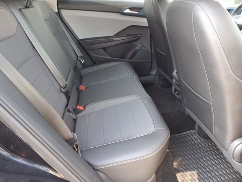 Certified 2024 Volkswagen Taos SE w/ Panoramic Sunroof Package image 12