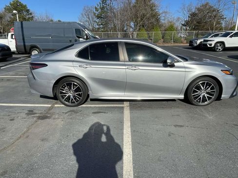 Used 2022 Toyota Camry SE image 12