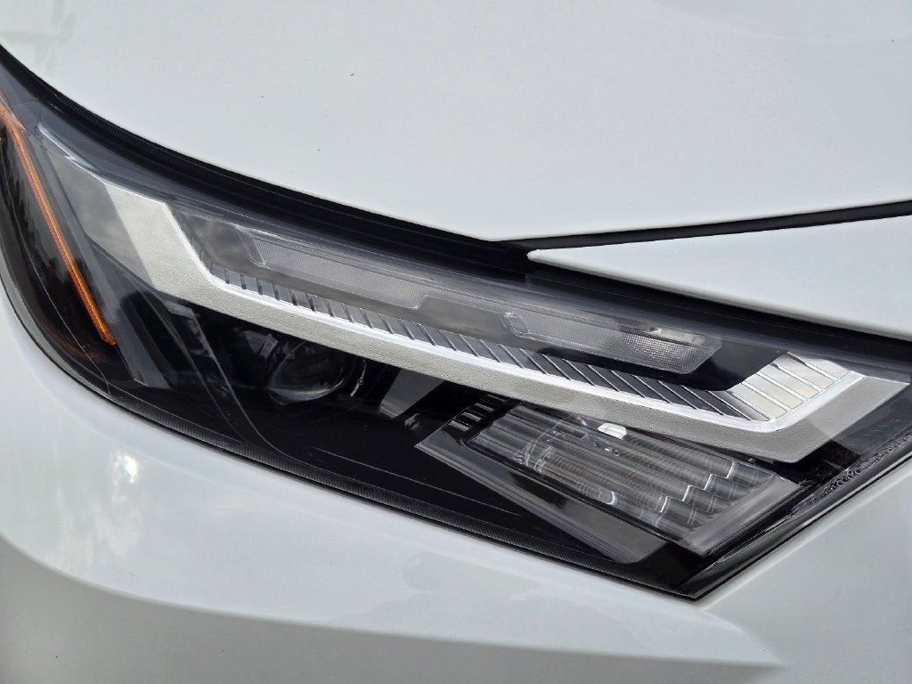 Used 2025 Toyota RAV4 XLE AWD/4WD image 4