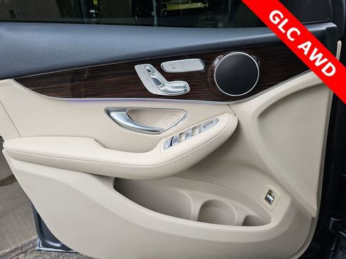 Used 2021 Mercedes-Benz GLC 300 GLC 300 image 27
