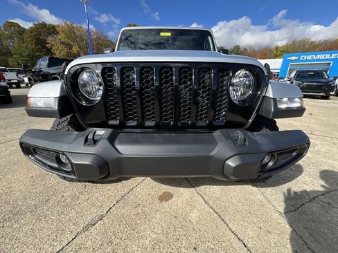 Used 2022 Jeep Gladiator Willys image 31