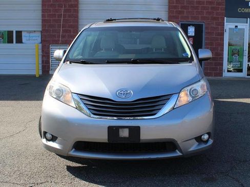 Used 2013 Toyota Sienna XLE w/ Entertainment Pkg FWD image 8