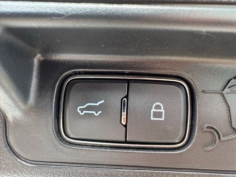 Used 2022 Ford Explorer XLT w/ Equipment Group 202A image 12