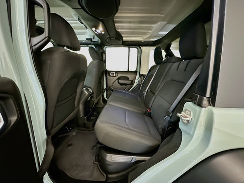 Used 2023 Jeep Wrangler Unlimited AWD/4WD image 29