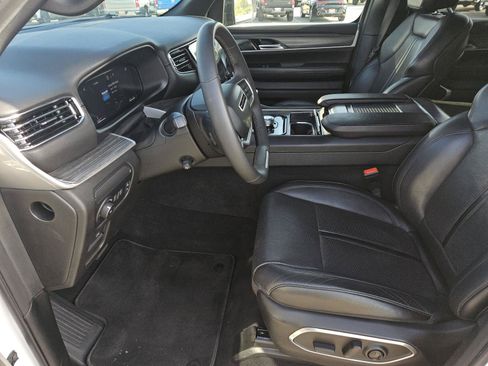Used 2024 Jeep Wagoneer L Series II RWD image 25