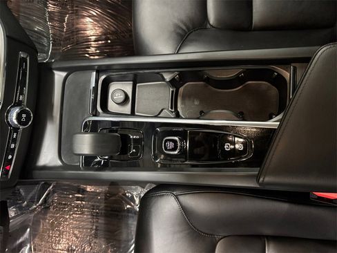 Certified 2023 Volvo XC60 B5 Core w/ Climate Package image 23