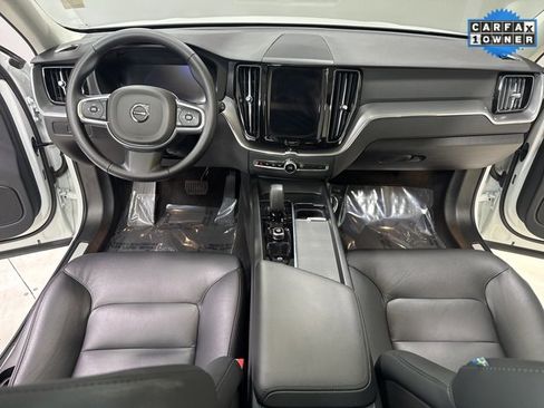 Used 2025 Volvo XC60 B5 Core image 14